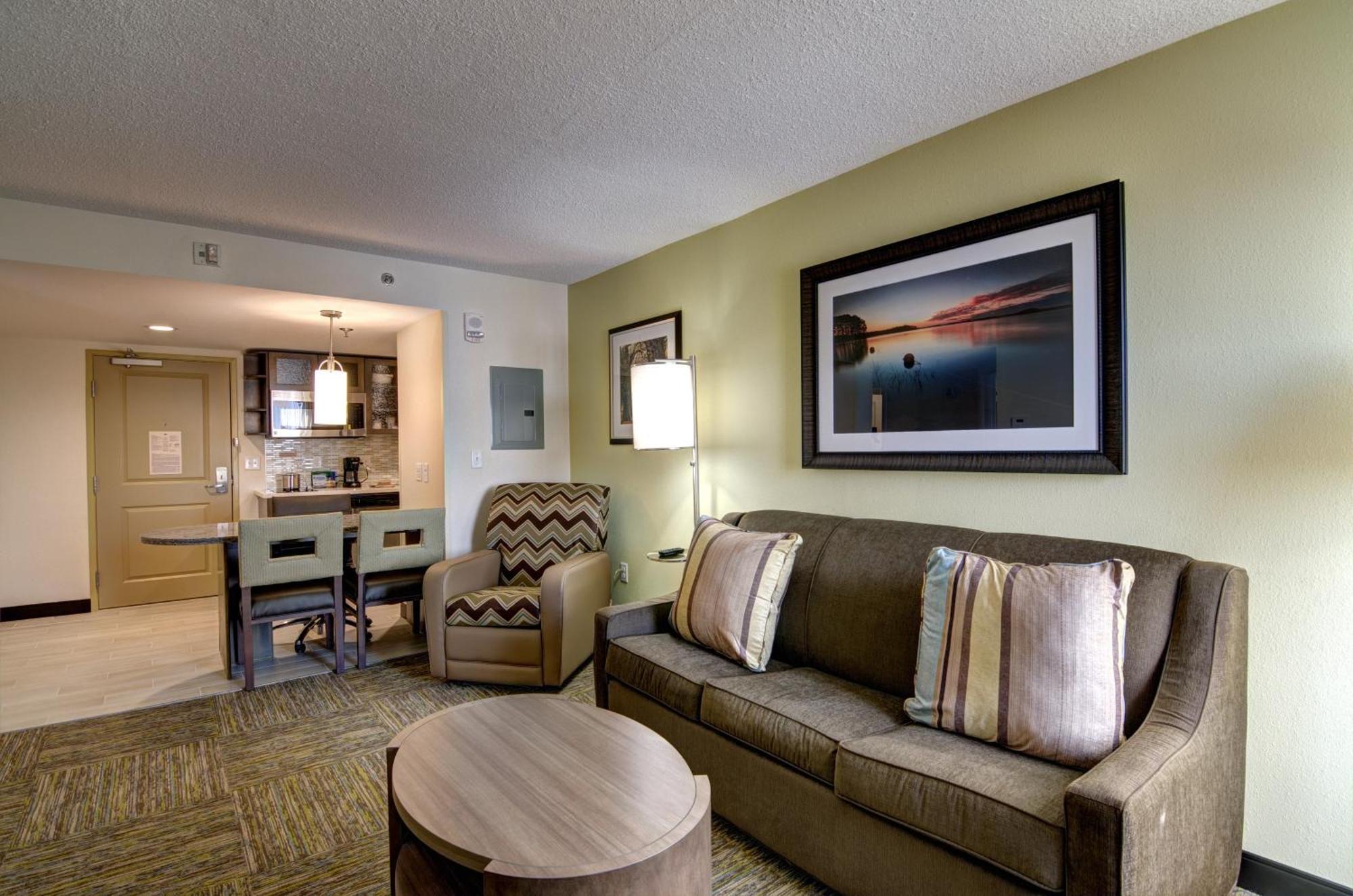 Candlewood - West Broad By Ihg Hotel Richmond