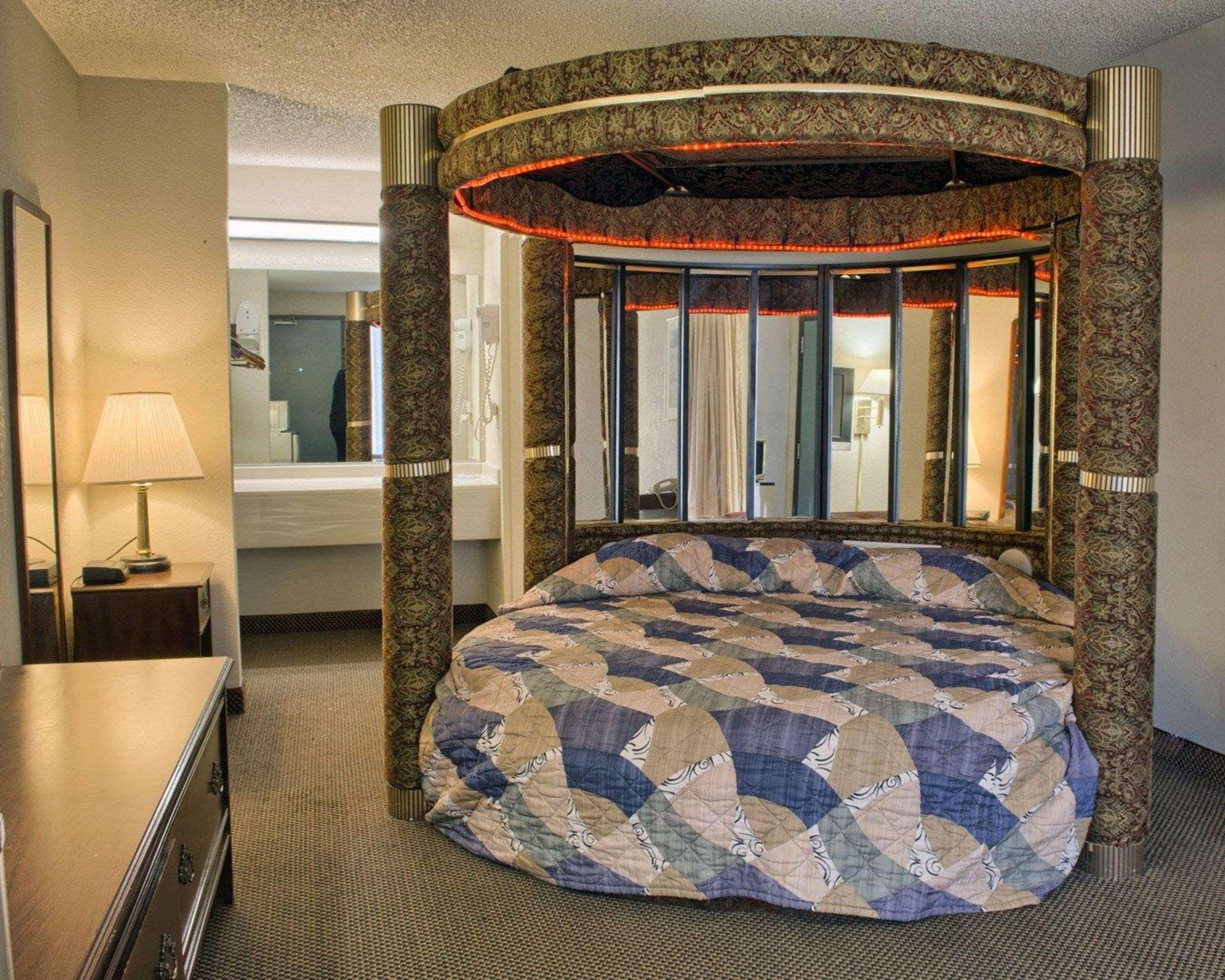 Rodeway Hotel 2*