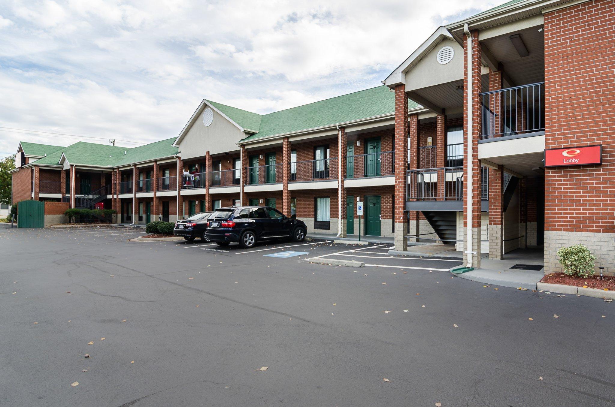 Econo Lodge *