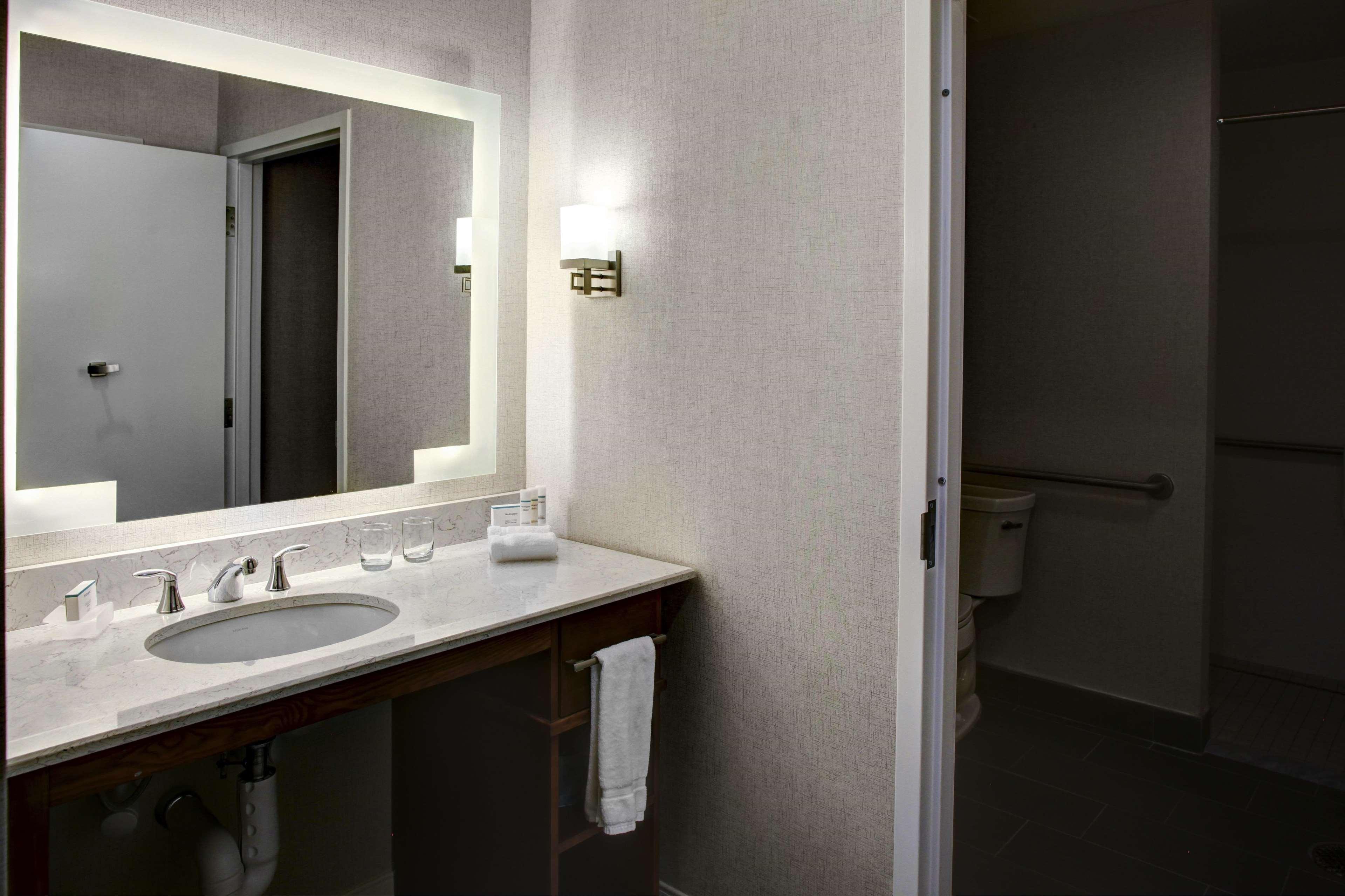 Hotel Homewood By Hilton Richmond-downtown Richmond
