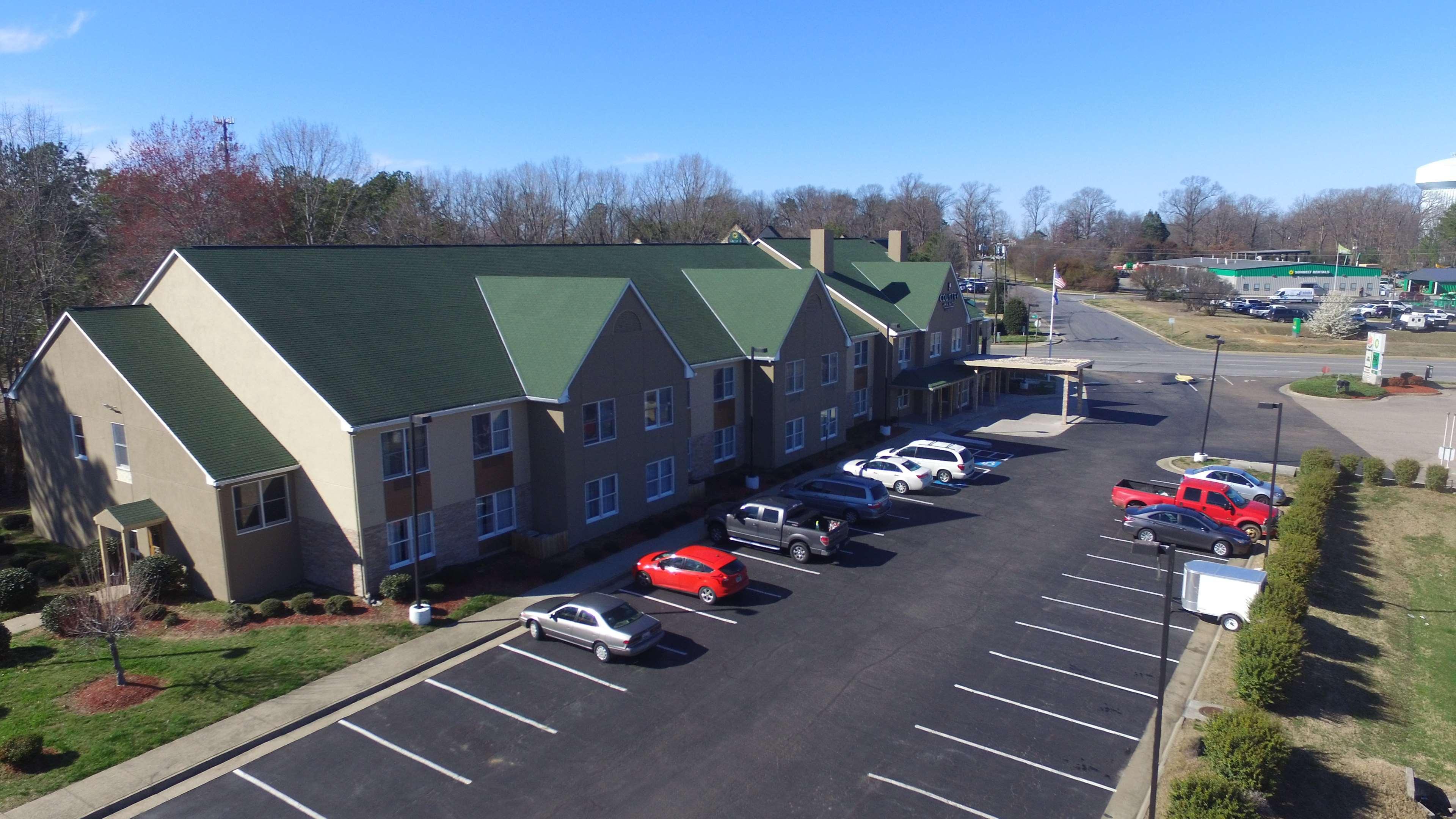 Hotel Country & By Radisson, I-95 South, Va