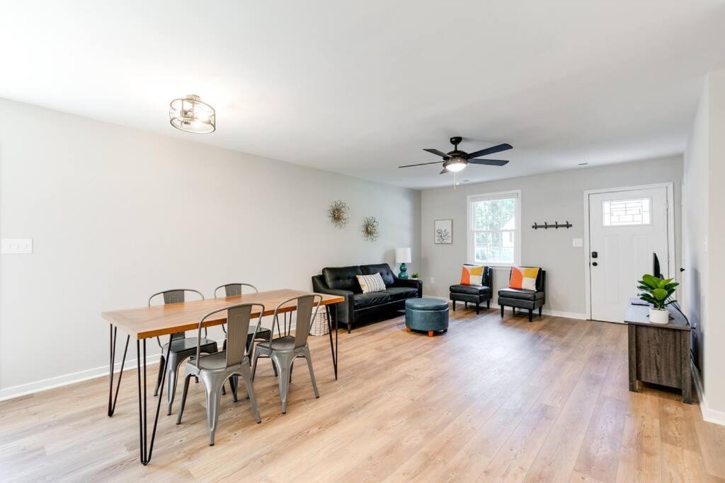 Holiday home Charming, Cheerful 3 Bedroom In Richmond, Va! *