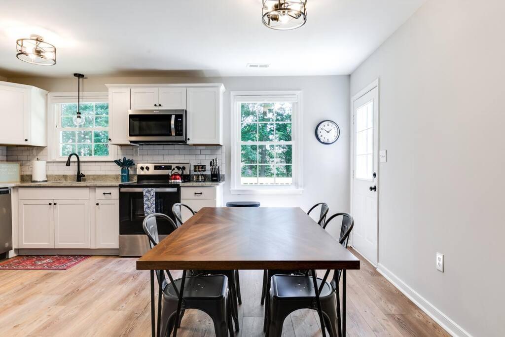 Charming, Cheerful 3 Bedroom In Richmond, Va!