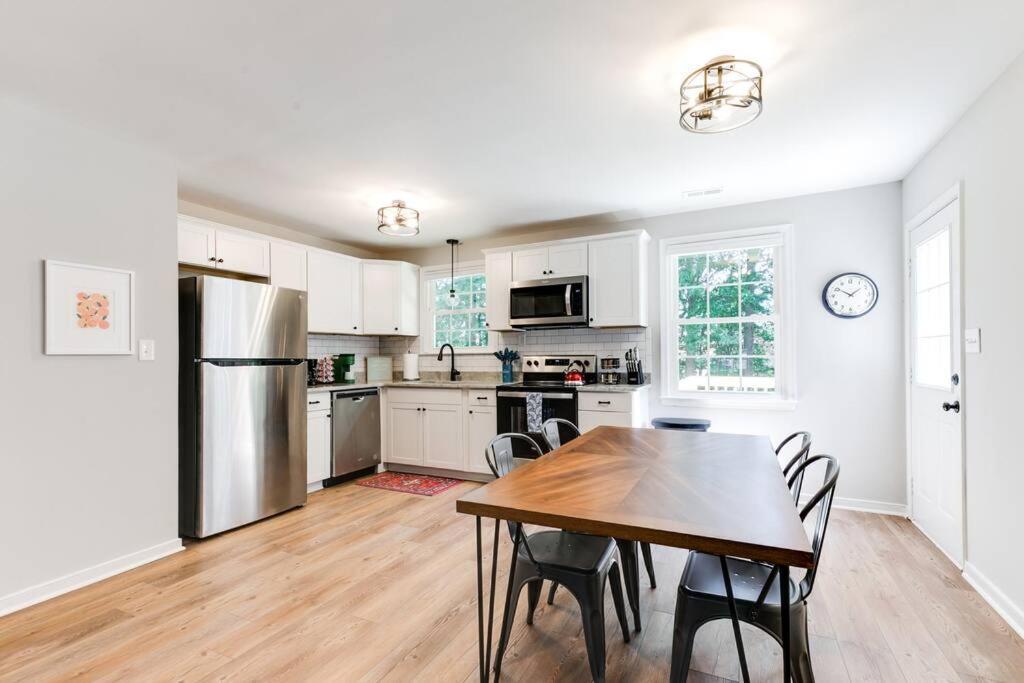 Charming, Cheerful 3 Bedroom In Richmond, Va!
