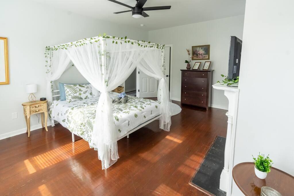 Apartment Garden Penthouse In Rva! 3 Bedroom, 3 Bath!