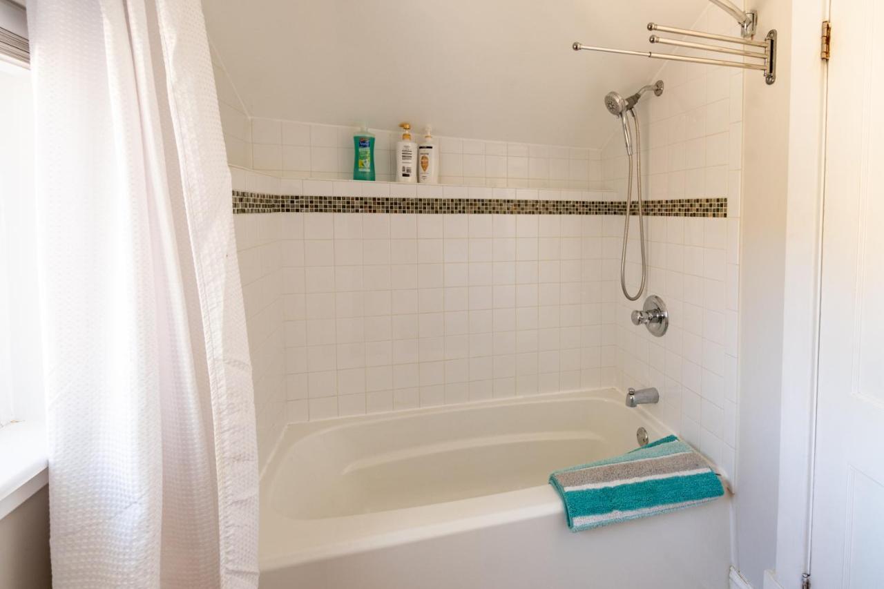 Contemporary 3-bedroom With Balcony In Rva Apartment