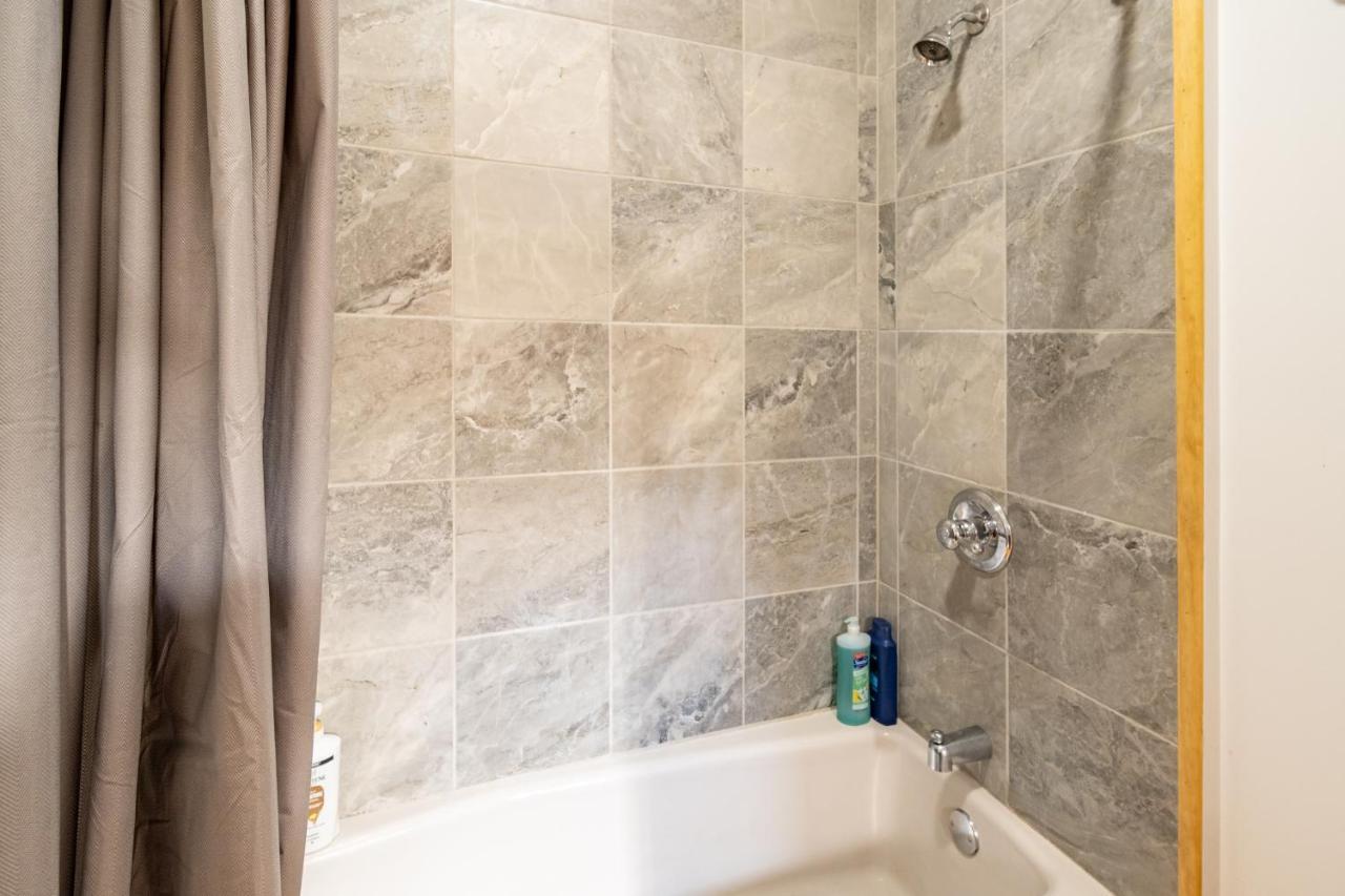 Apartment Contemporary 3-bedroom With Balcony In Rva *