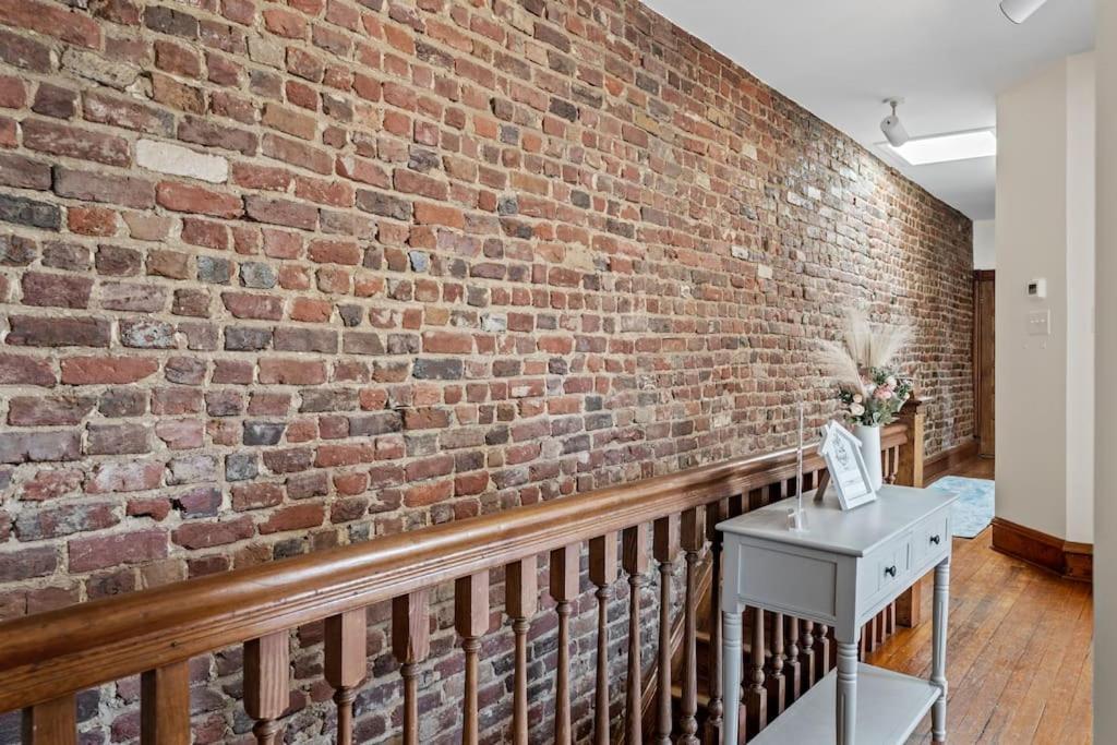Spacious In Heart Of Historic Fan District Apartment *