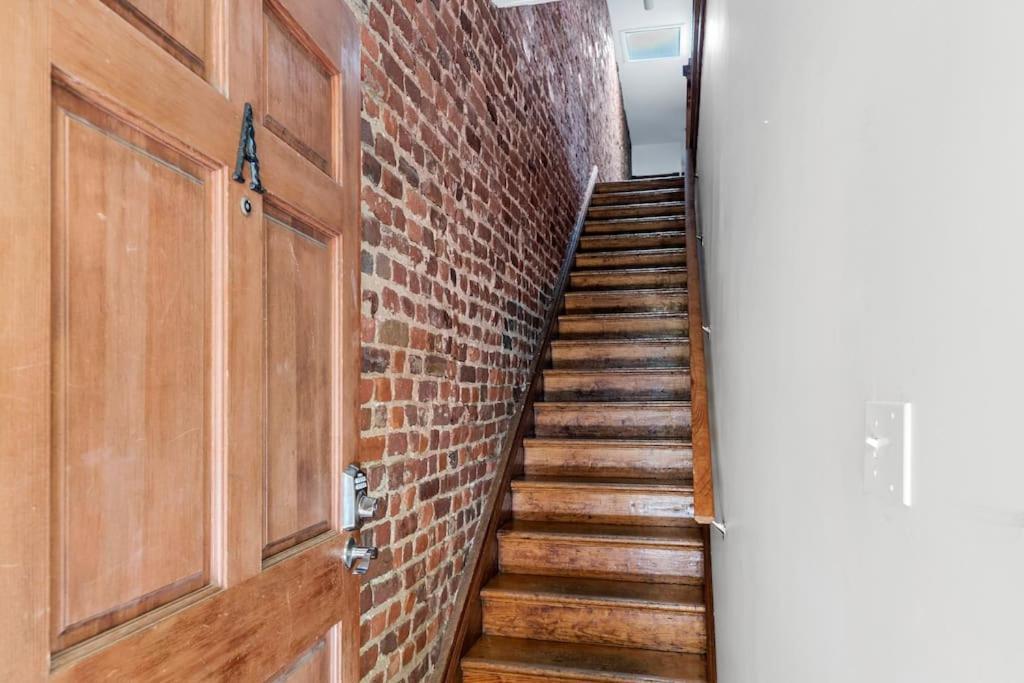 Spacious In Heart Of Historic Fan District Apartment *