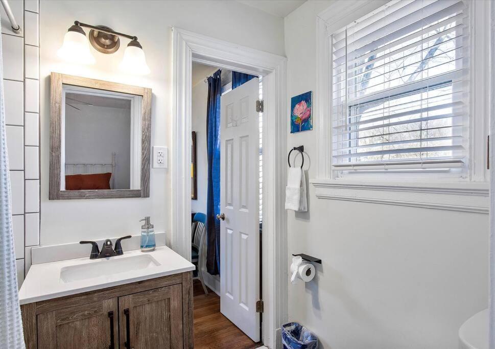 Private House Mins To Maymont Park, Trails & Vcu! Holiday home Richmond