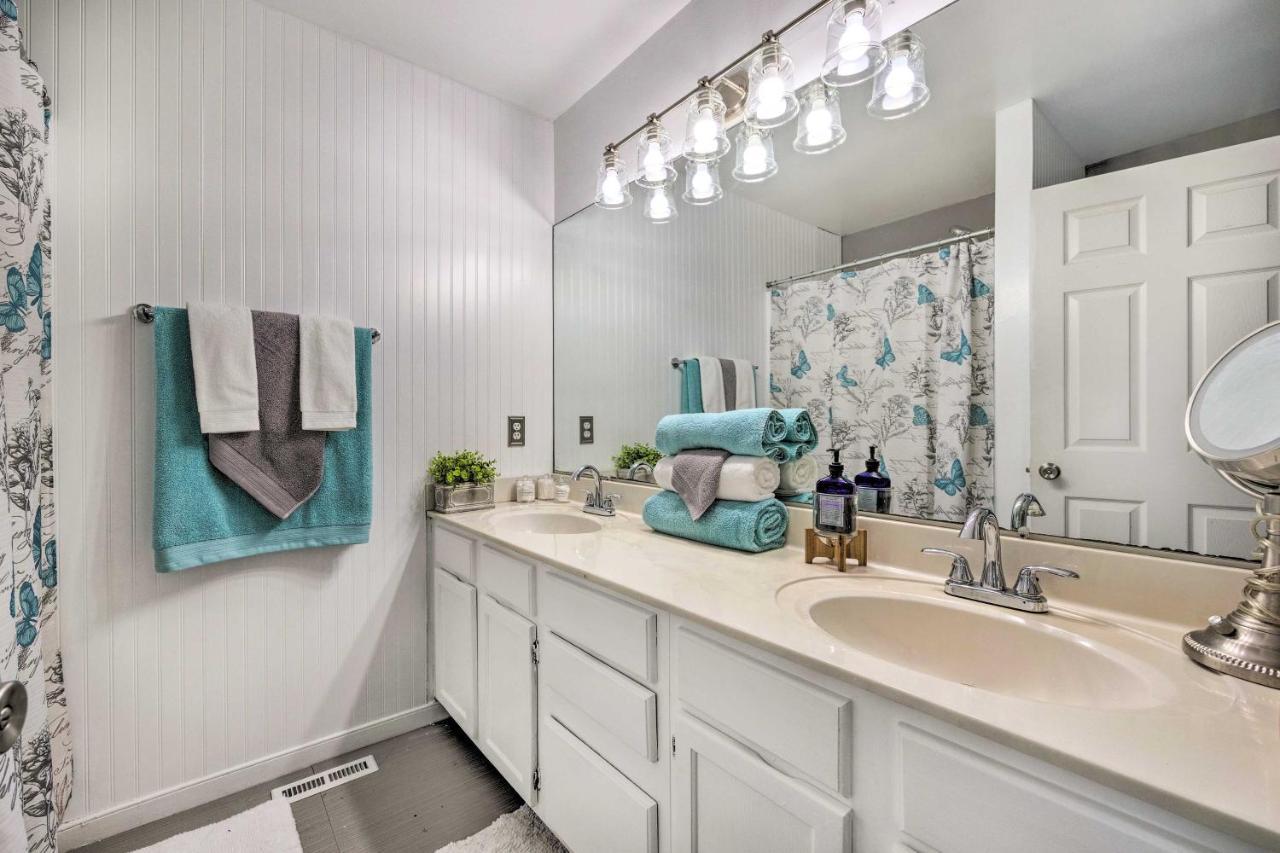 With Pool, 5 Mi To Downtown! Holiday home