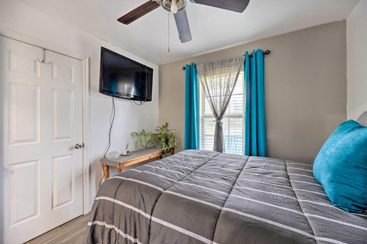 With Pool, 5 Mi To Downtown! Holiday home