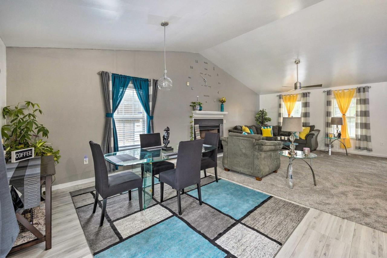 With Pool, 5 Mi To Downtown! Richmond