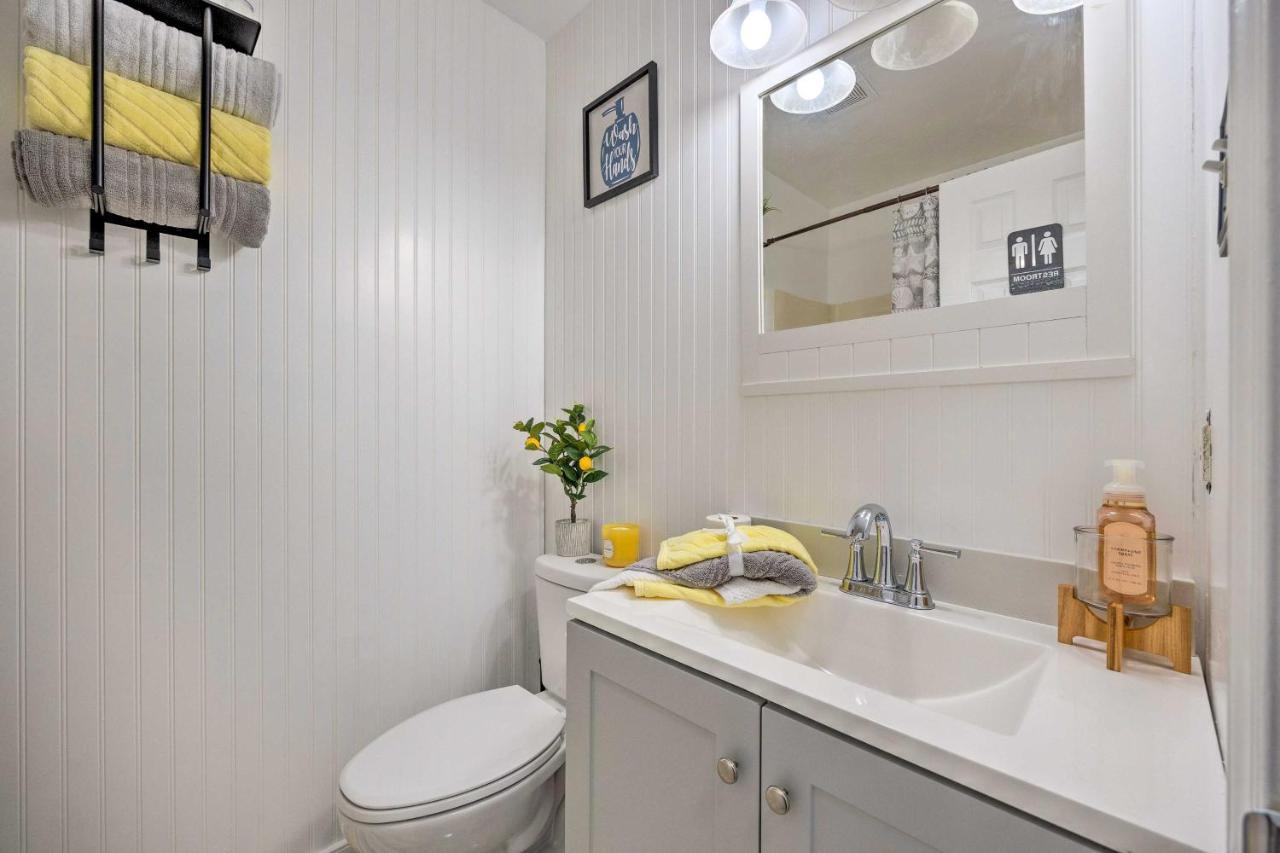 With Pool, 5 Mi To Downtown! Holiday home Richmond