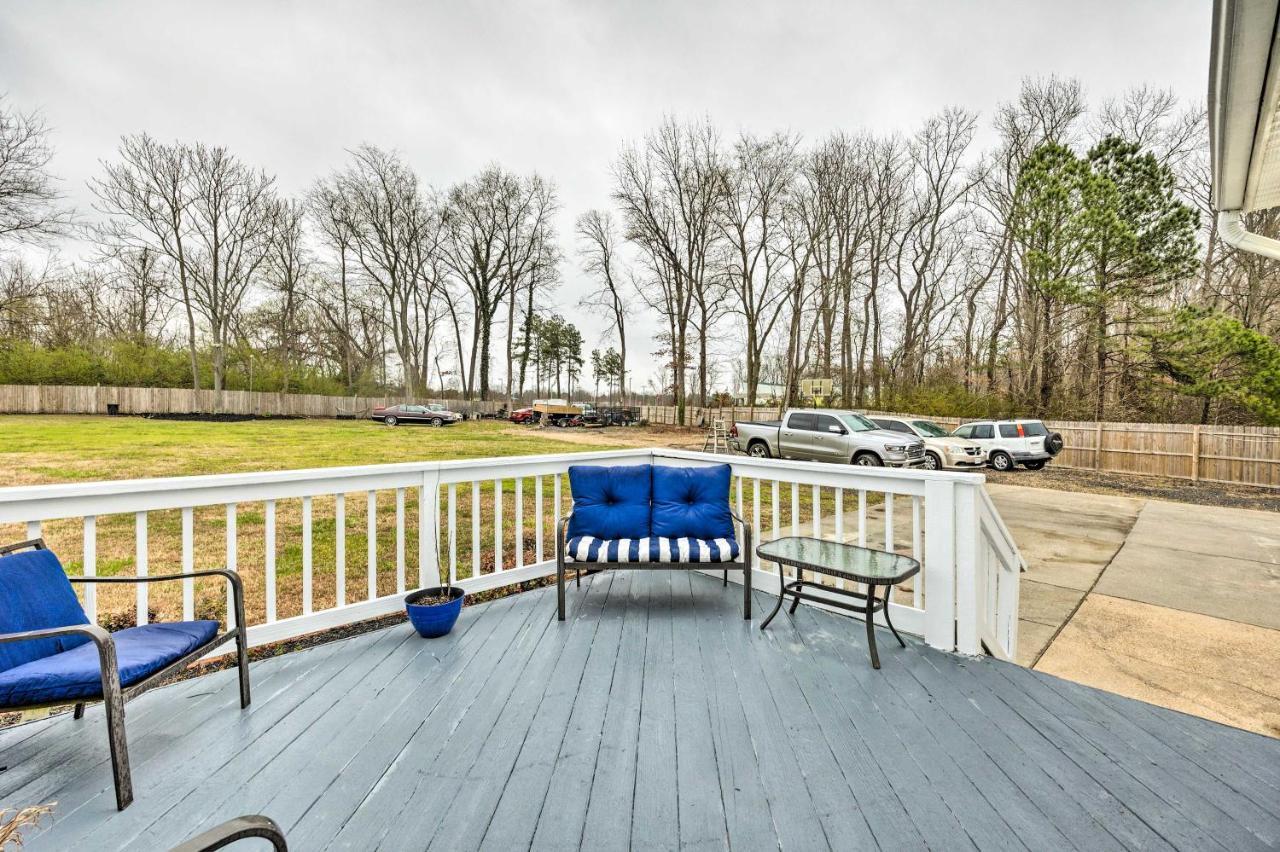 With Pool, 5 Mi To Downtown! Richmond