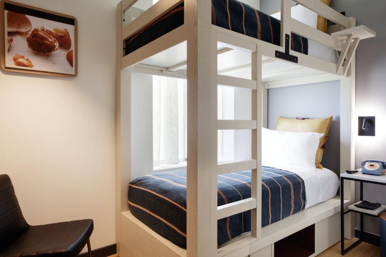 Moxy Downtown Hotel