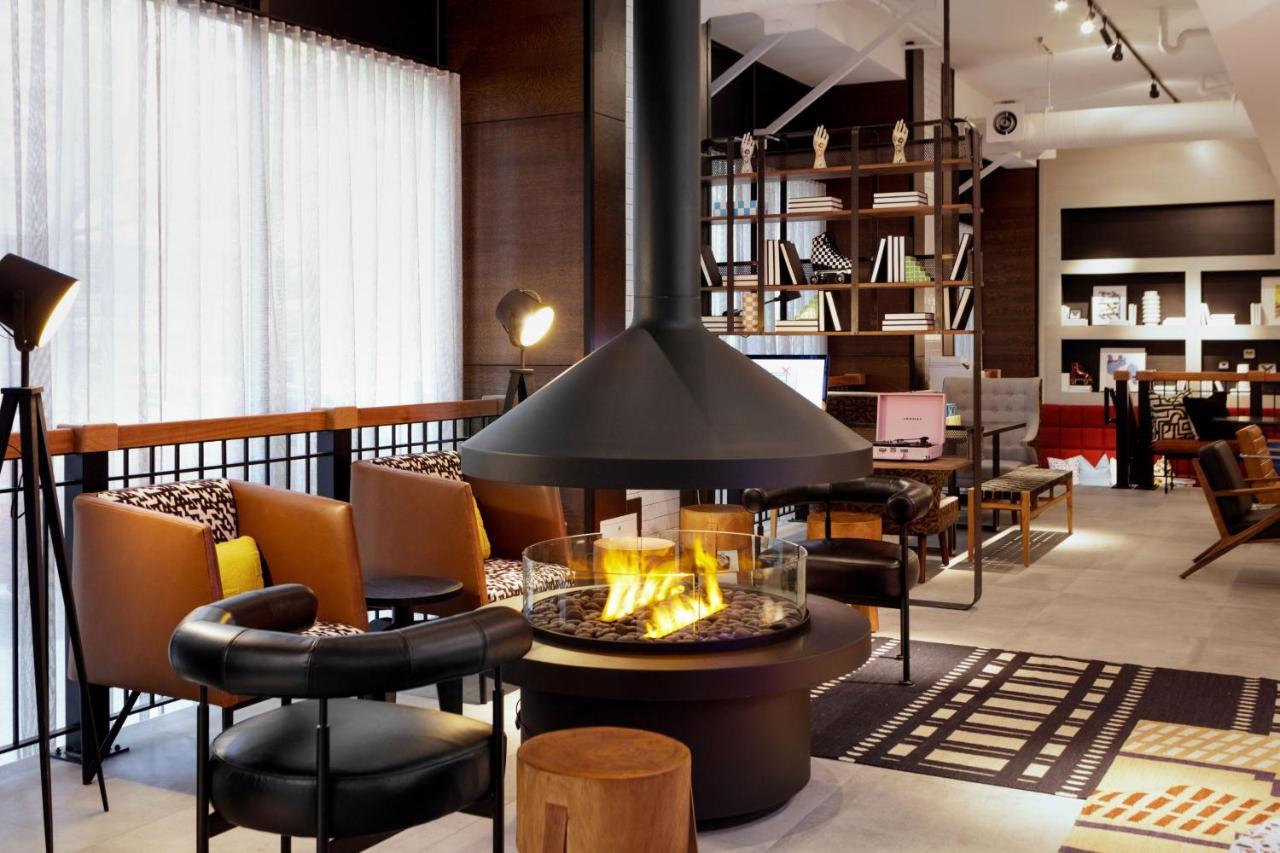 Hotel Moxy Downtown