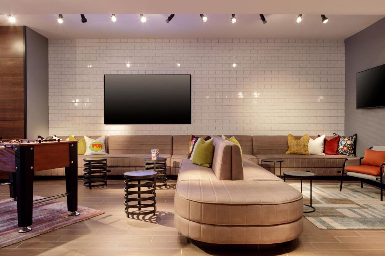 Hotel Moxy Downtown