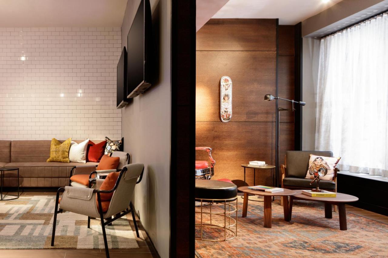Moxy Downtown Hotel *