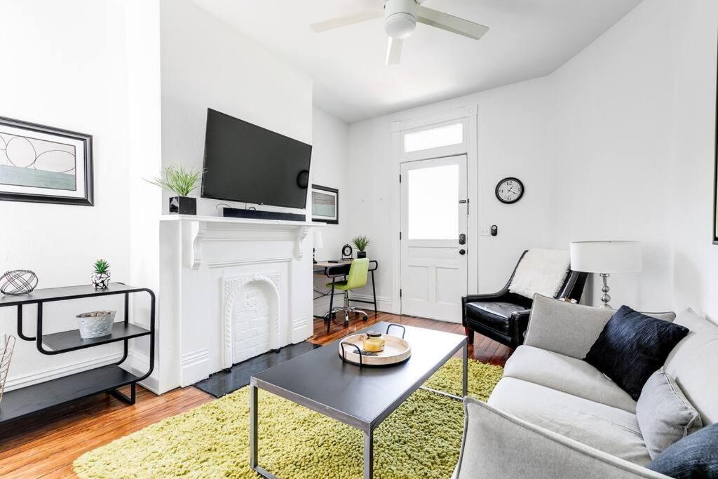 Chic Urban Couples Retreat: Perfect Getaway 'n Rva Apartment Richmond