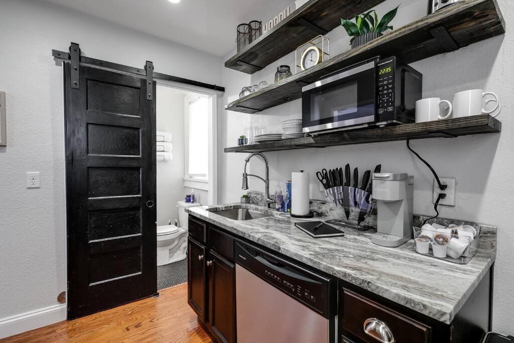 Charming, Happy 1-bed Oasis: Rva Retreat Awaits! Apartment *