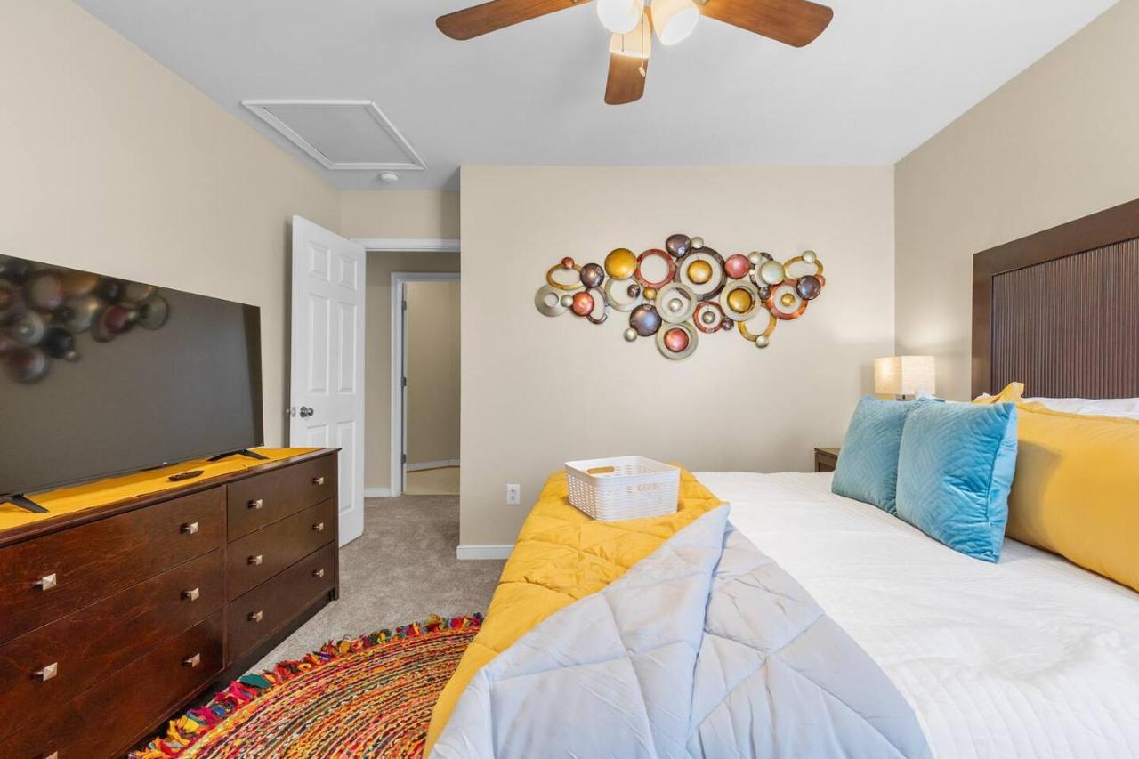 Royal Retreat: Luxurious House With 4 King Beds! *
