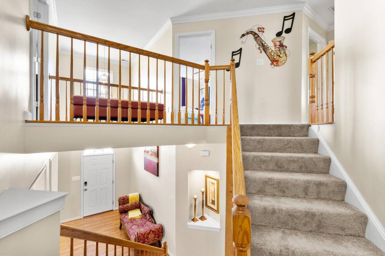 Royal Retreat: Luxurious House With 4 King Beds! Holiday home Richmond