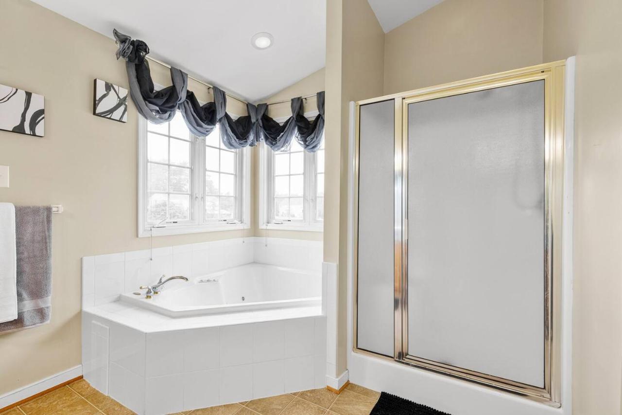 Royal Retreat: Luxurious House With 4 King Beds!