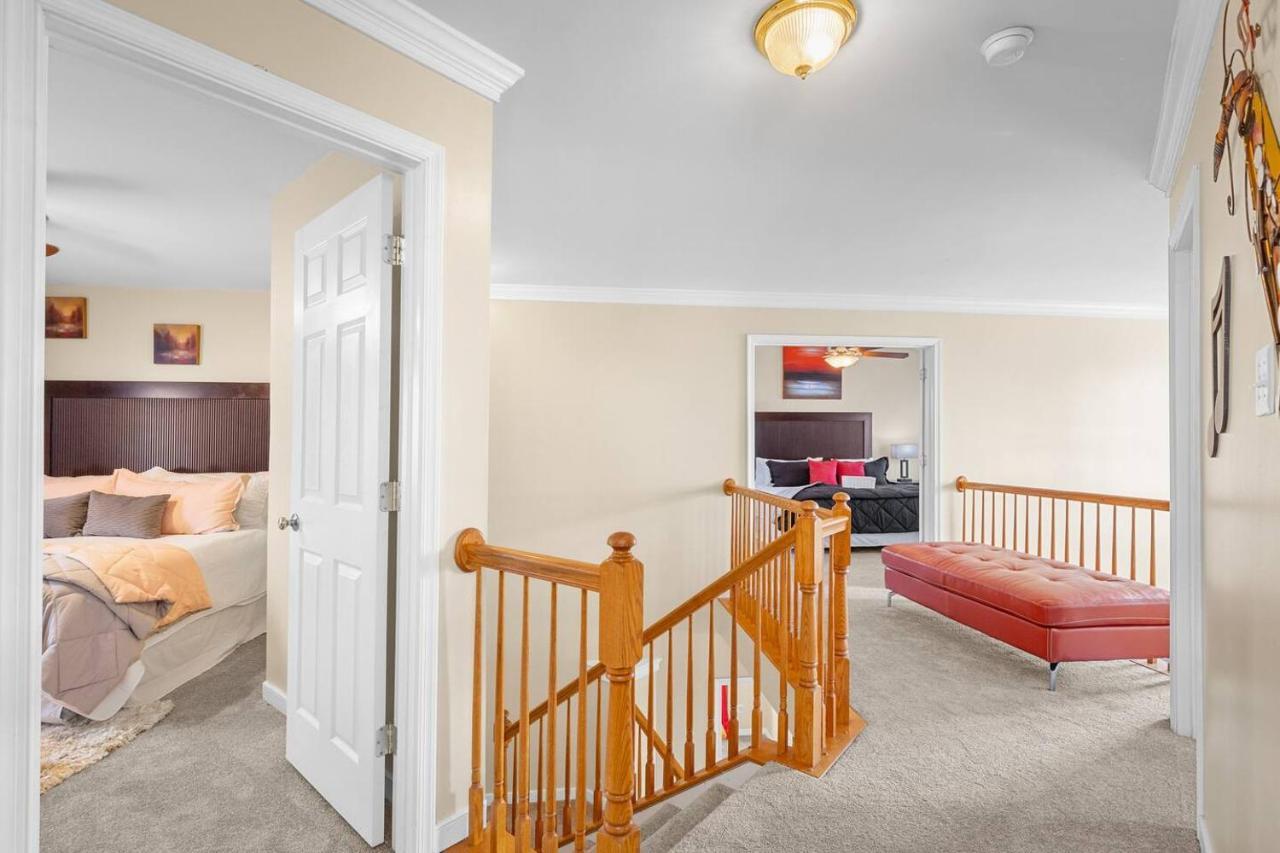 Holiday home Royal Retreat: Luxurious House With 4 King Beds!