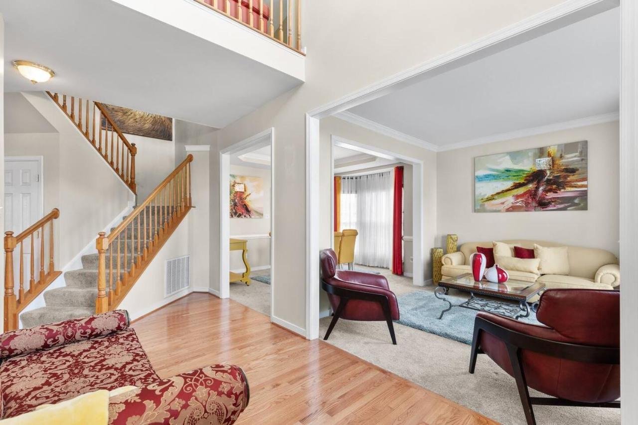 Royal Retreat: Luxurious House With 4 King Beds! *