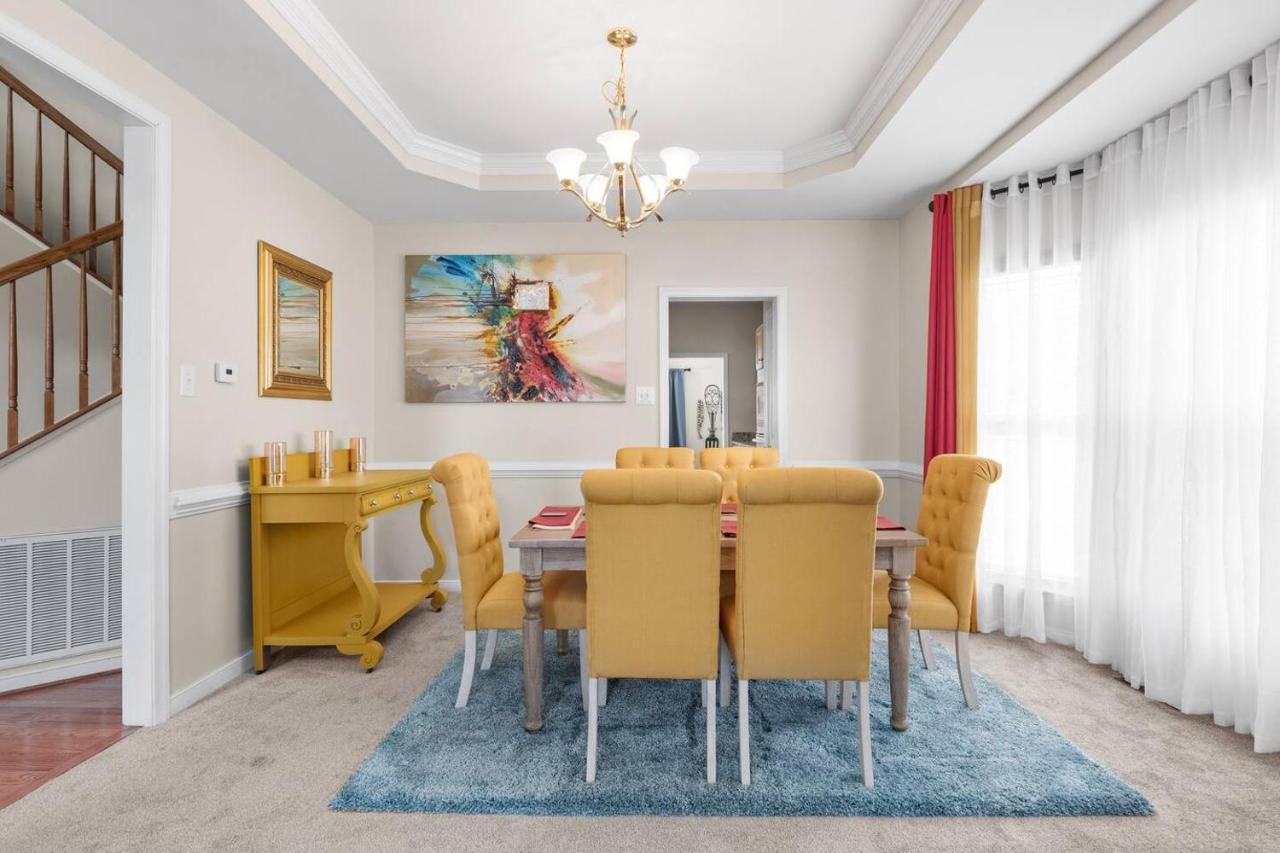Royal Retreat: Luxurious House With 4 King Beds! Holiday home *