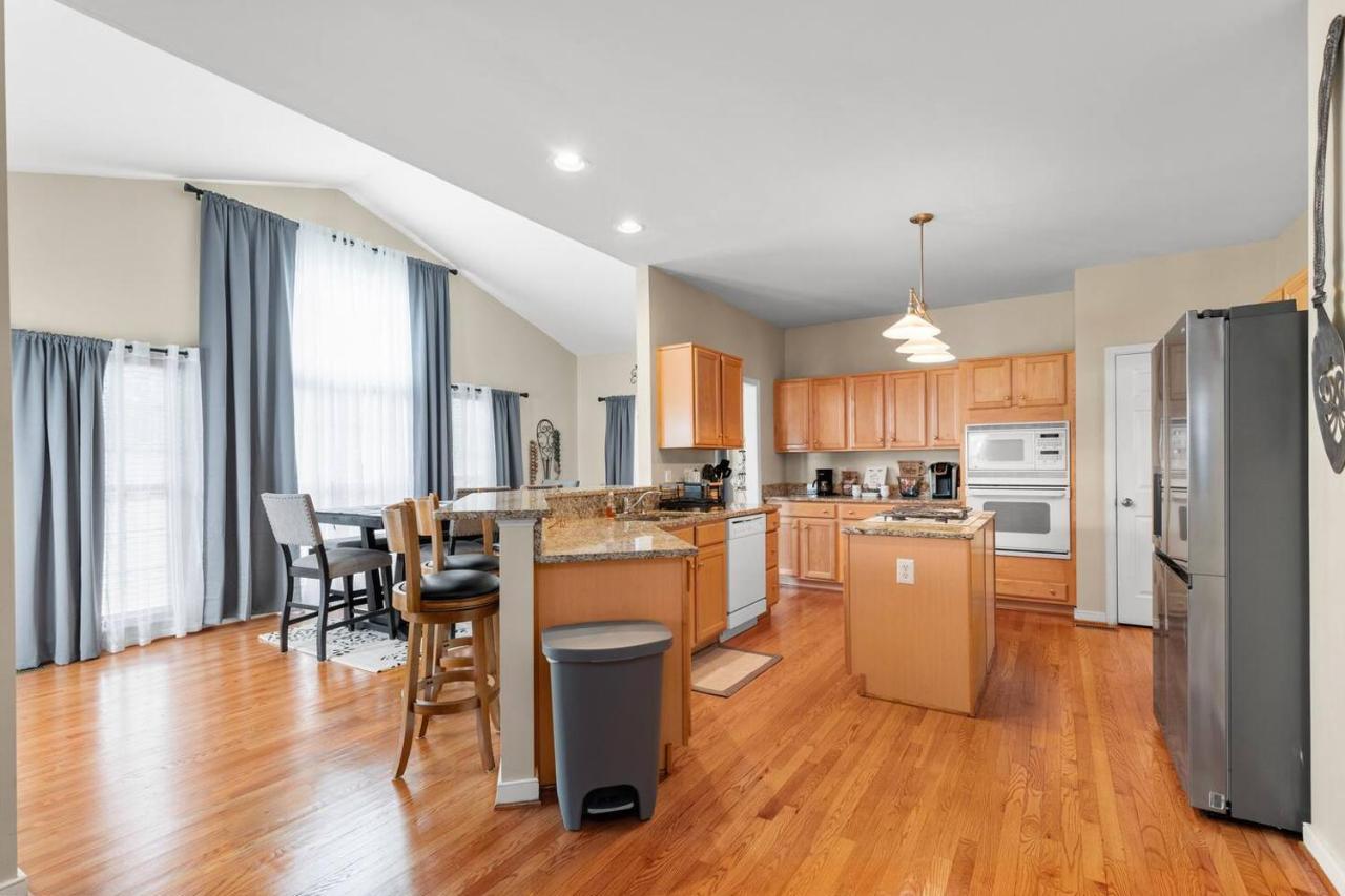 Royal Retreat: Luxurious House With 4 King Beds! Richmond