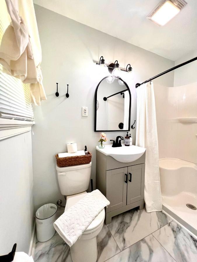 Holiday home Hot Tub Mid Century Modern Near Chippenham Hosp Richmond