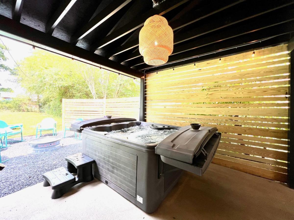 Holiday home Hot Tub Mid Century Modern Near Chippenham Hosp Richmond