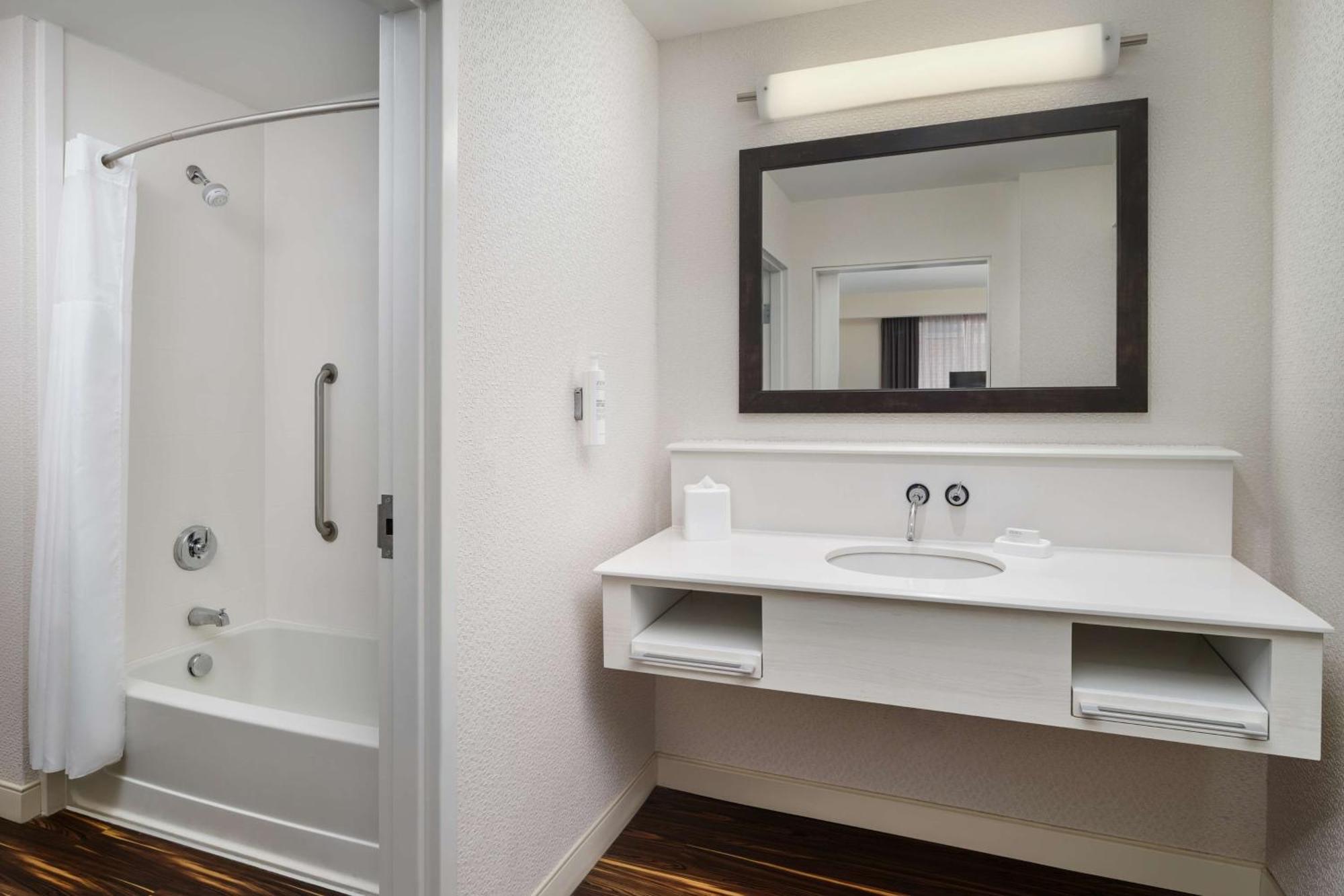 Hampton & - - Downtown, Va Hotel 3*