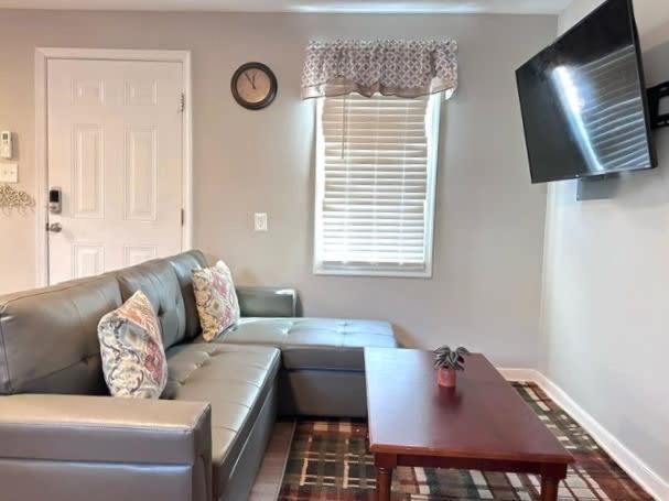 E3 Centrally Located In Carytown Fully Fenced