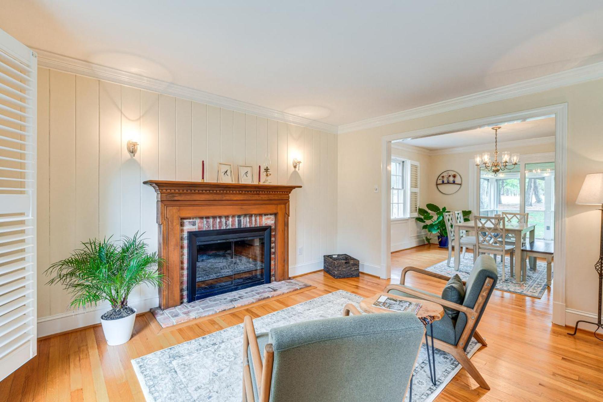 Vacation About 10 Mi To Downtown! Holiday home