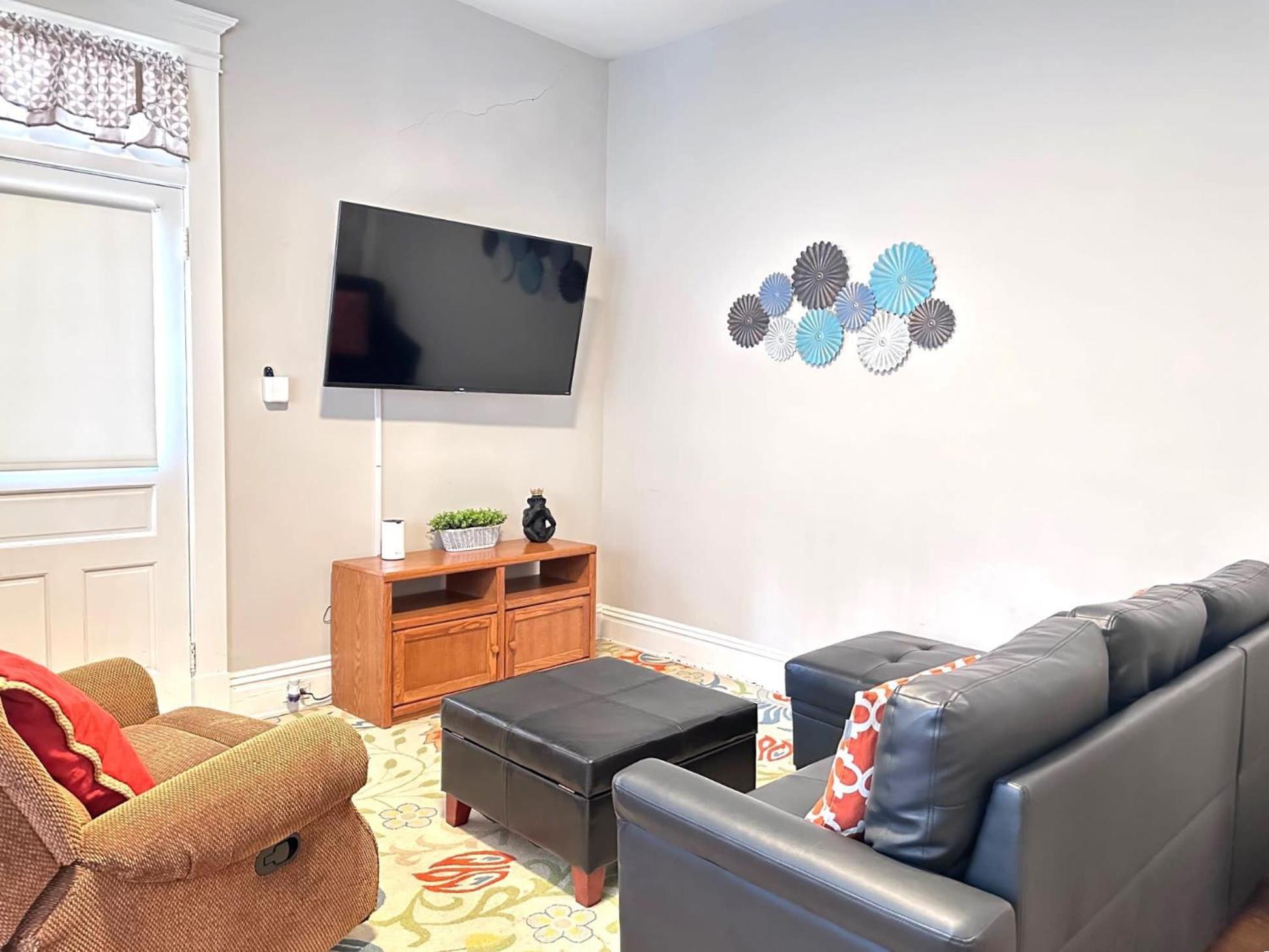 E1 Centrally Located In Carytown Fully Fenced Holiday home