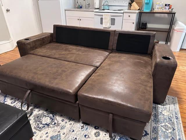 G4 King Bed Location Museums Free Parking