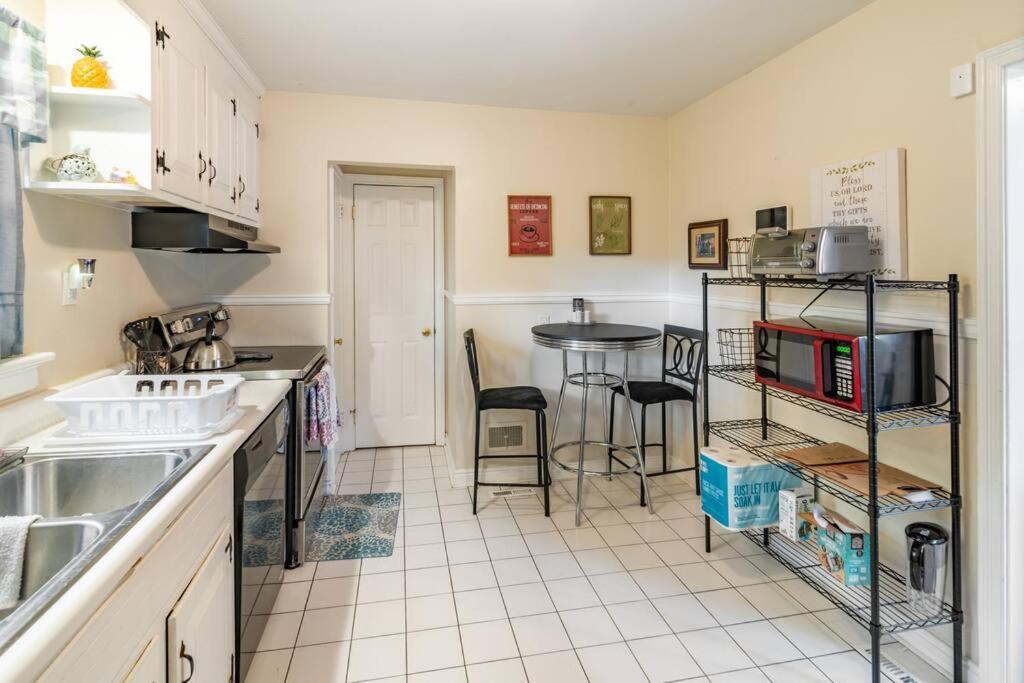 Beautiful House 15 Mins. From Downtown Wi-fi Holiday home