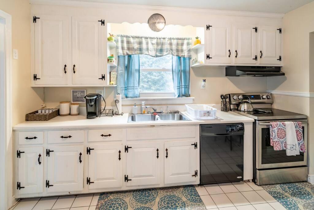 Holiday home Beautiful House 15 Mins. From Downtown Wi-fi *