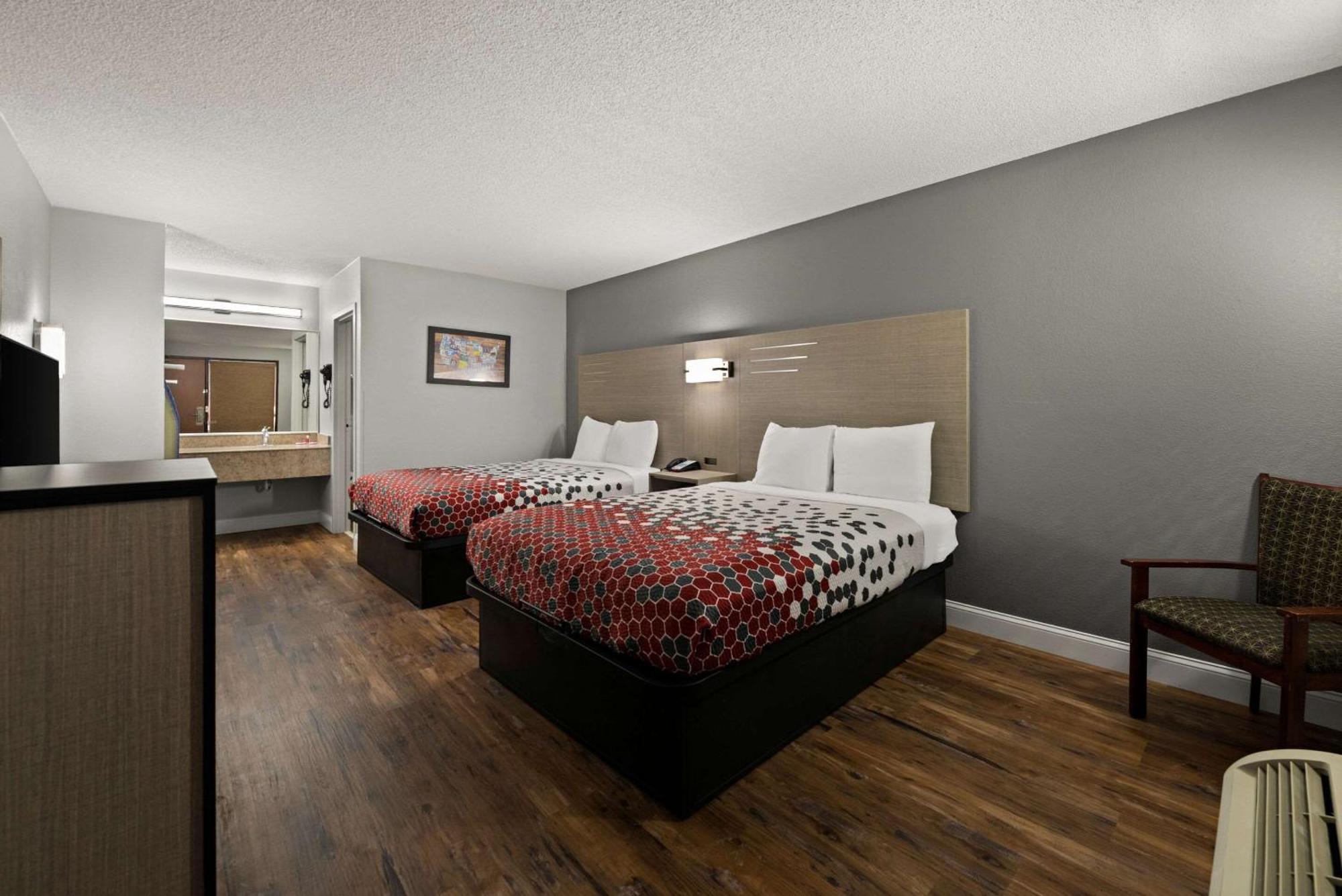 Econo Lodge *