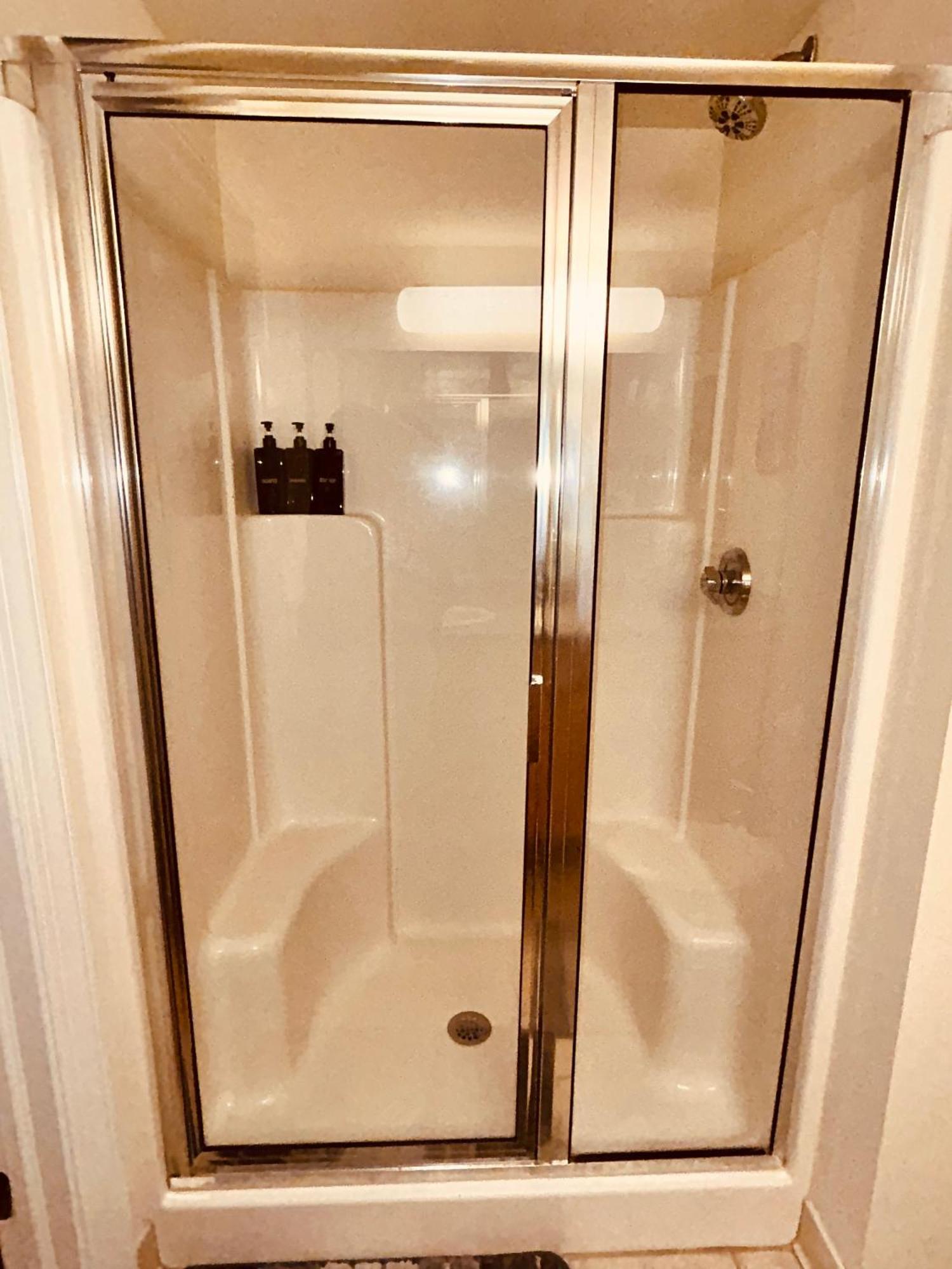 Stylish And Convenient Downtown Apartment Richmond