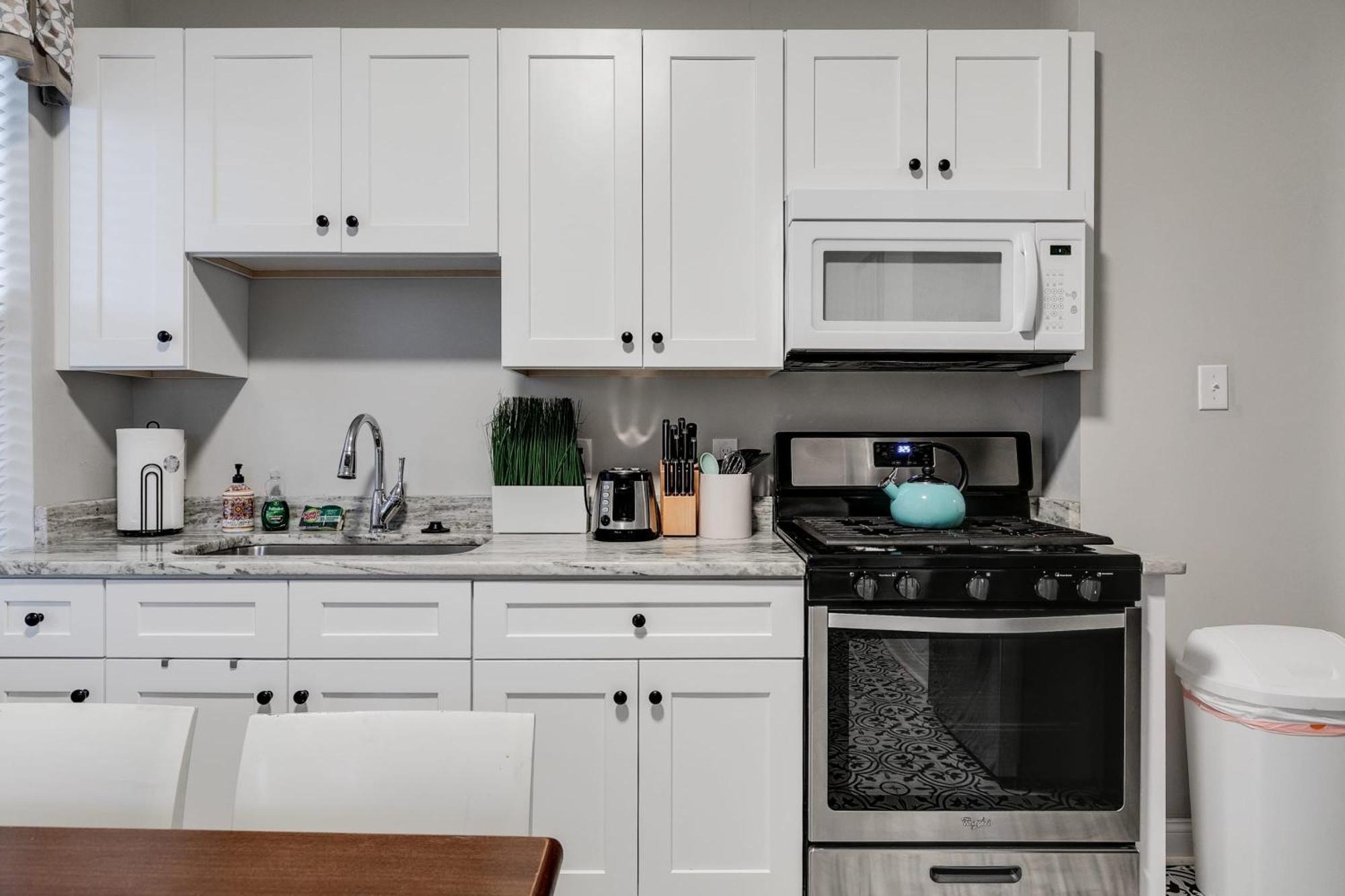 Apartment E2 Centrally Located In Carytown Fully Fenced *