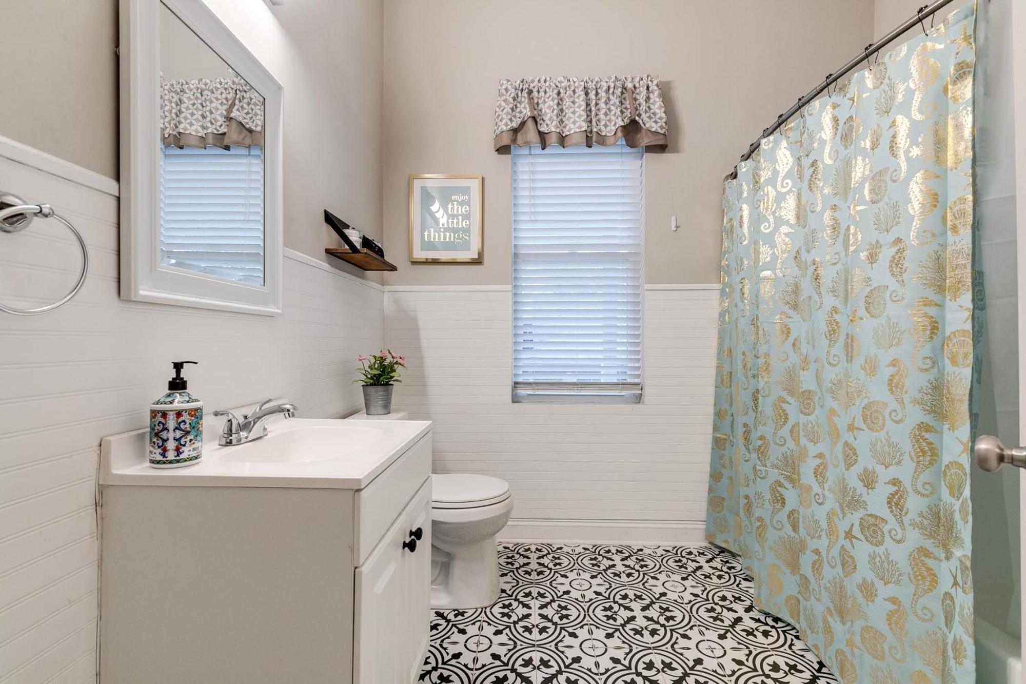 E2 Centrally Located In Carytown Fully Fenced *