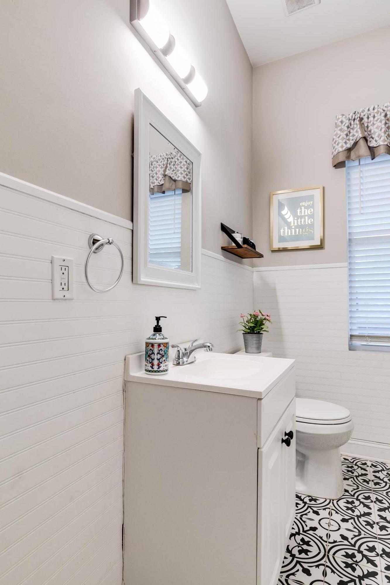 E2 Centrally Located In Carytown Fully Fenced