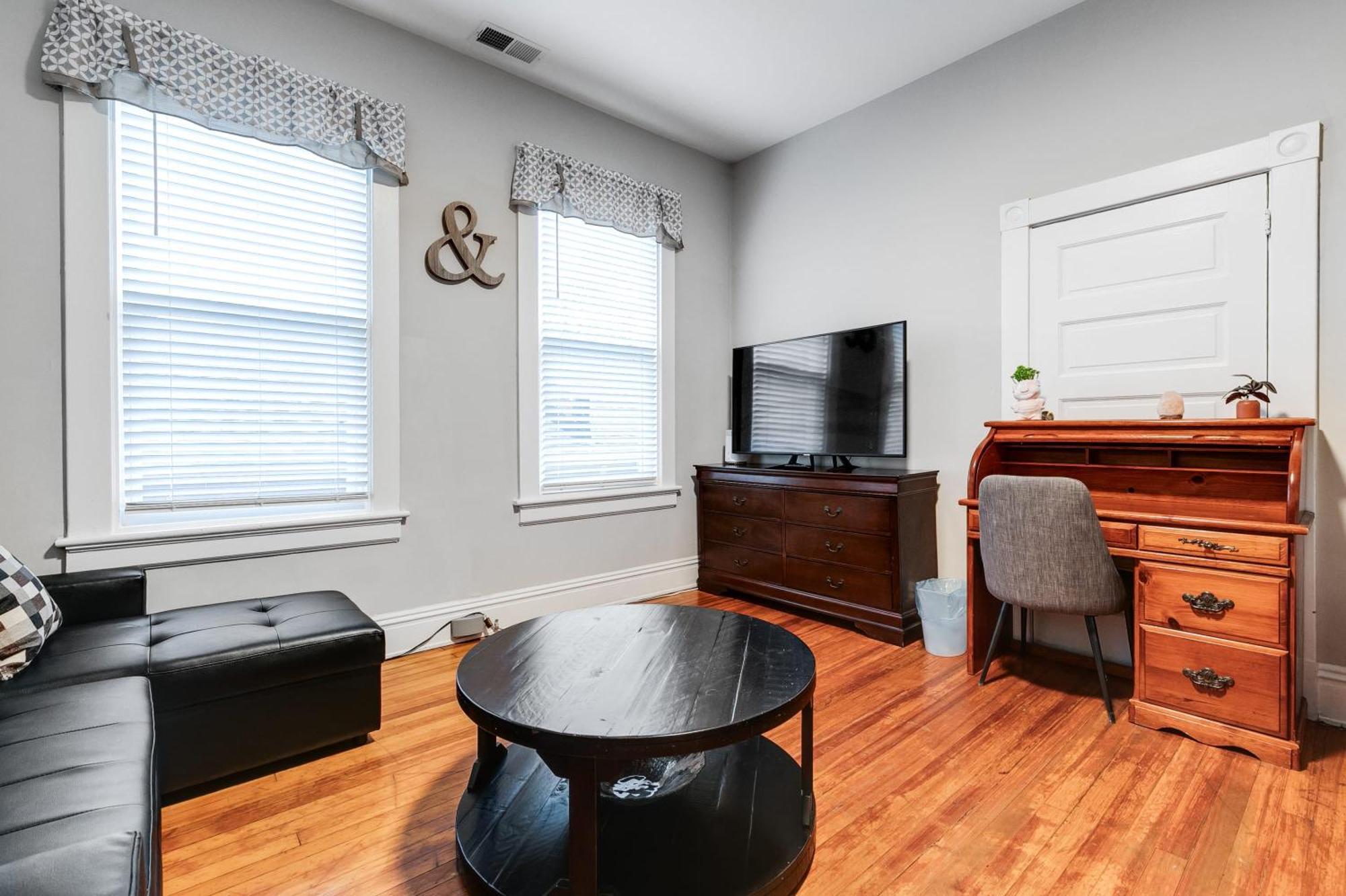 E2 Centrally Located In Carytown Fully Fenced *
