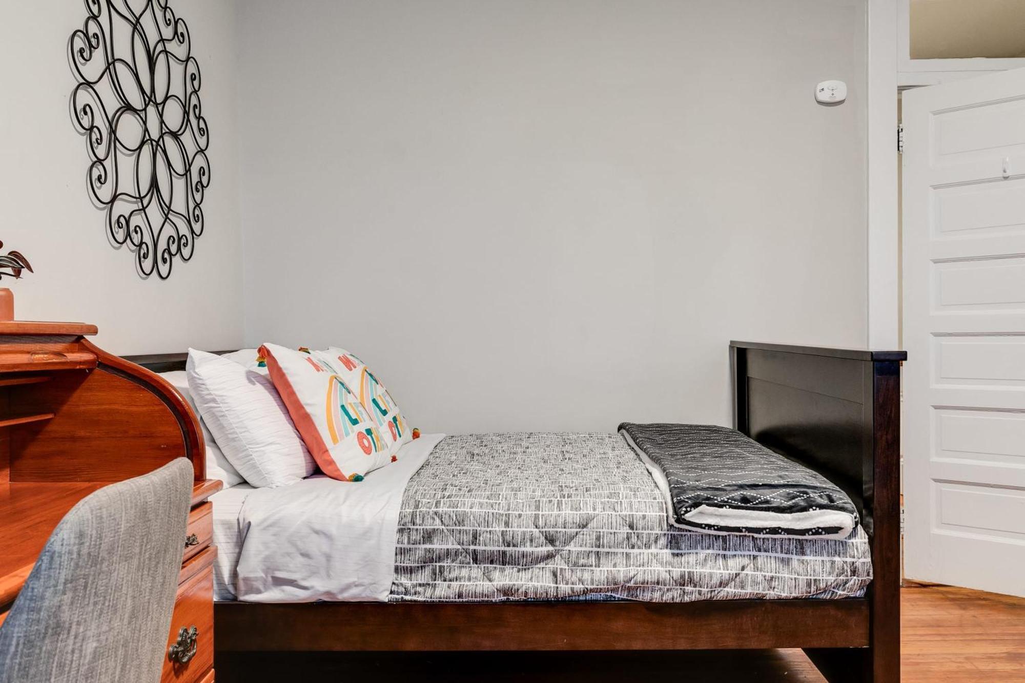 E2 Centrally Located In Carytown Fully Fenced Apartment