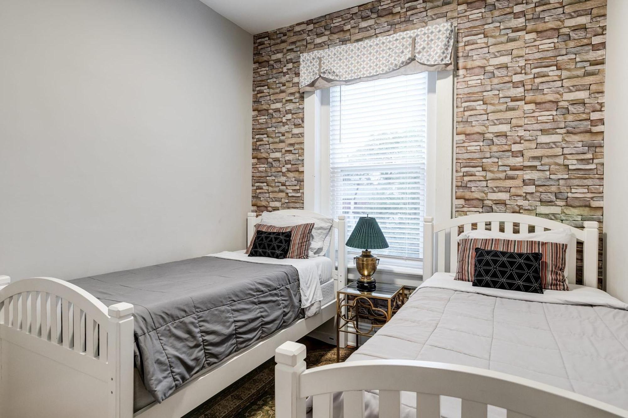 E2 Centrally Located In Carytown Fully Fenced Richmond