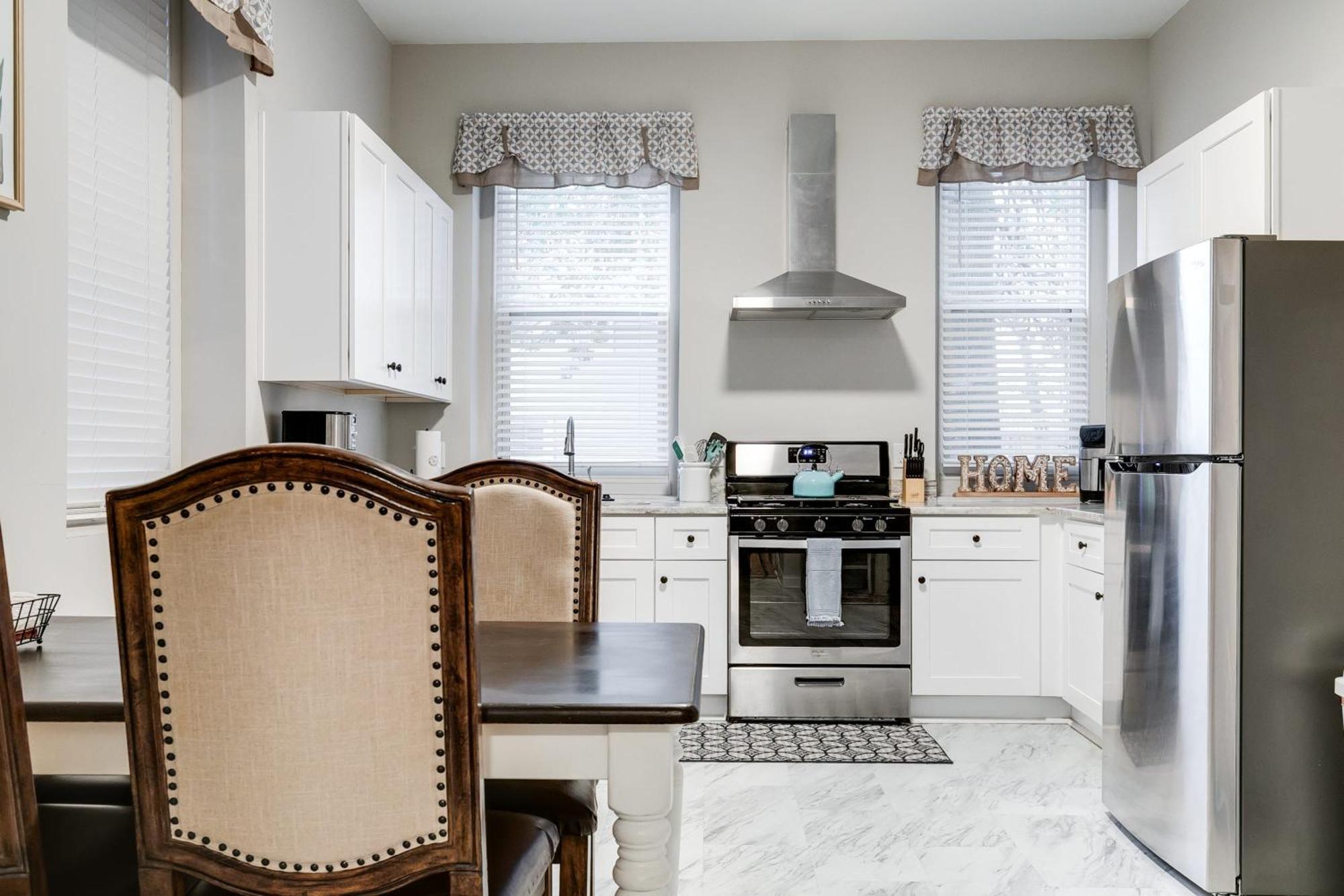 E1 Centrally Located In Carytown Fully Fenced Holiday home